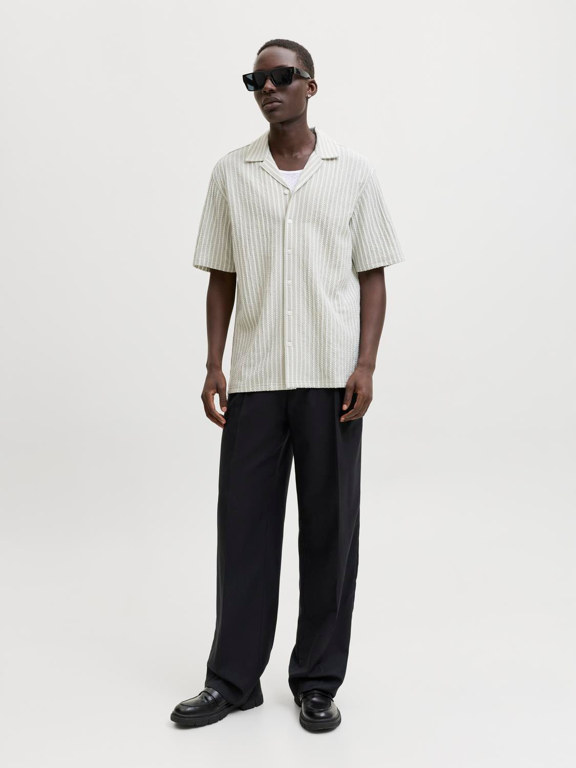 model_shot-front_full